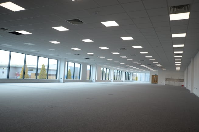 The Base, Crawley, Industrial To Let - DSC_5509.JPG