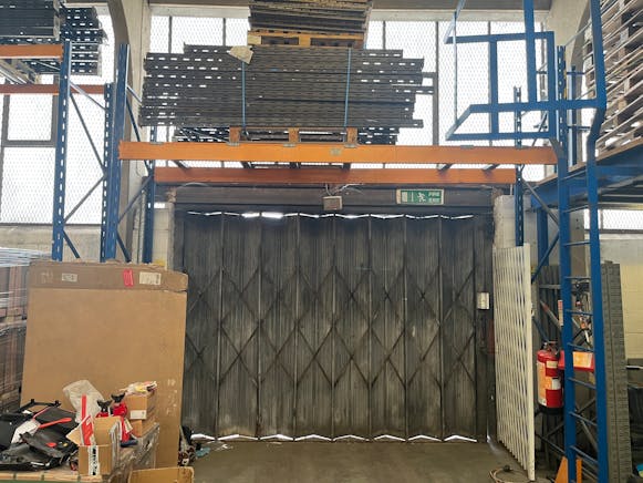 The Warehouse, Aylesbury, Industrial To Let - 20250617_130303450_iOS.jpg