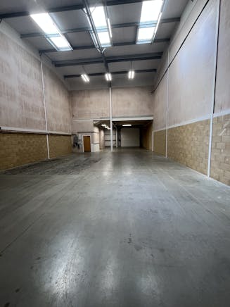 Unit 2, Oyster Park, Chertsey Road, Byfleet, Warehouse & Industrial To Let - IMG_1712.jpg