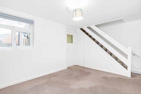 Tuskar Street, London, Maisonette To Let - Living Room