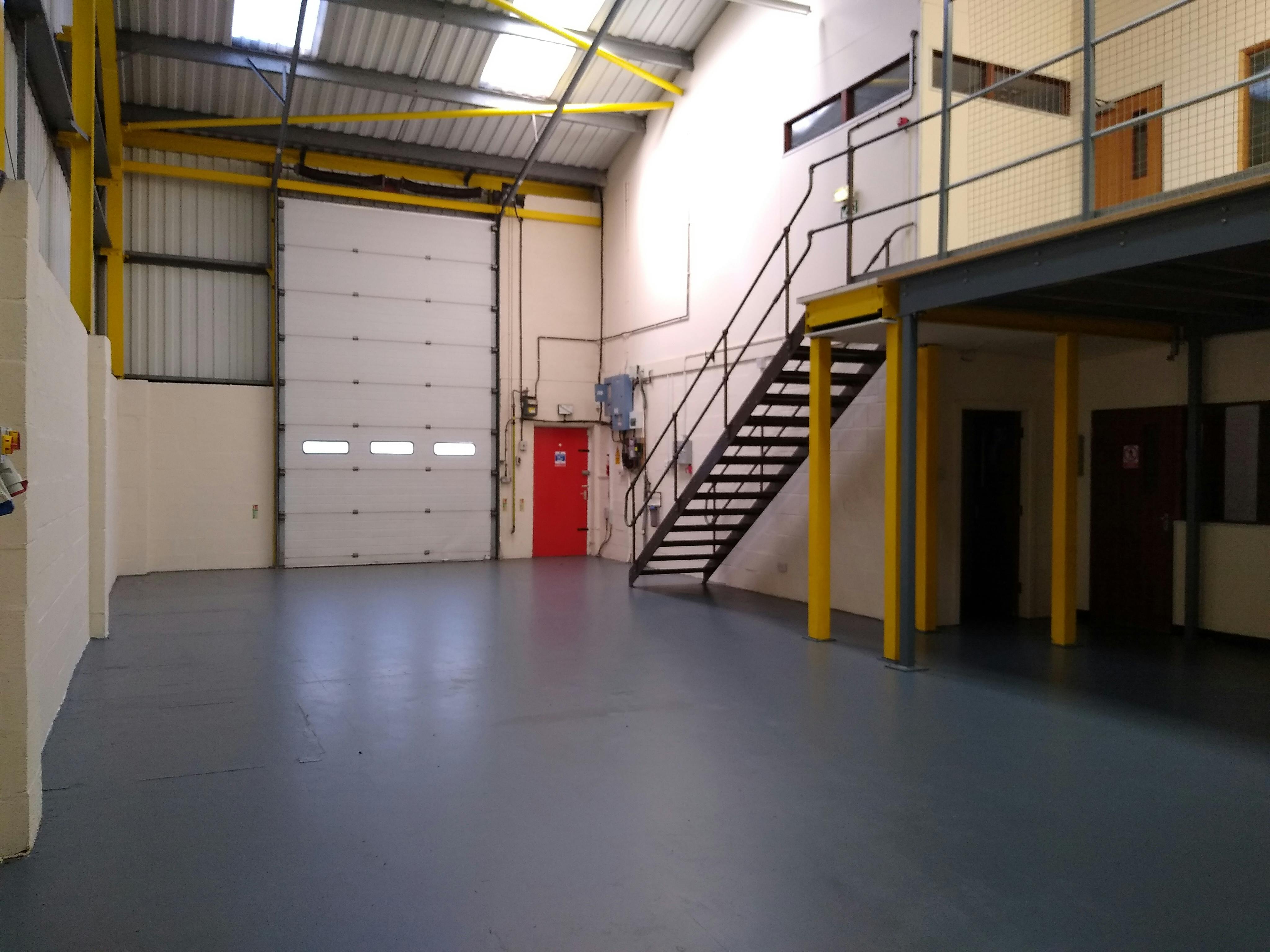 Industrial Unit in Bromsgrove - photo 3