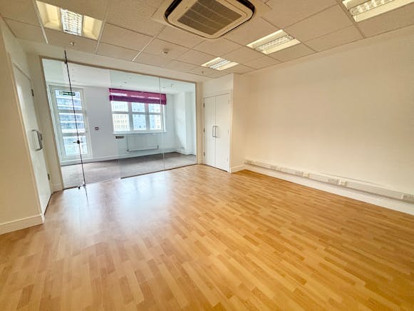 Harbour Yard, Chelsea Harbour, London, Office To Let - IMG_4695.jpeg