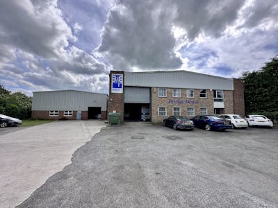 Units at Bridge House, Princes Risborough, Industrial To Let - IMG_6583.jpeg