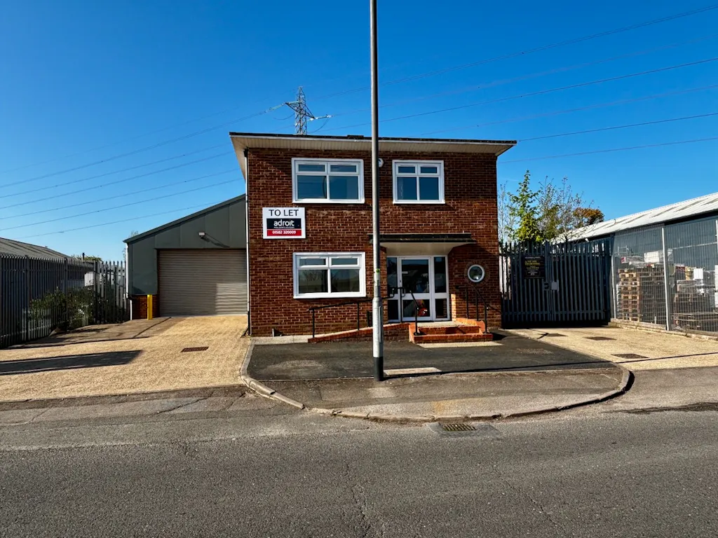 Unit 2 Eastern Avenue, Dunstable, LU5 4JY
