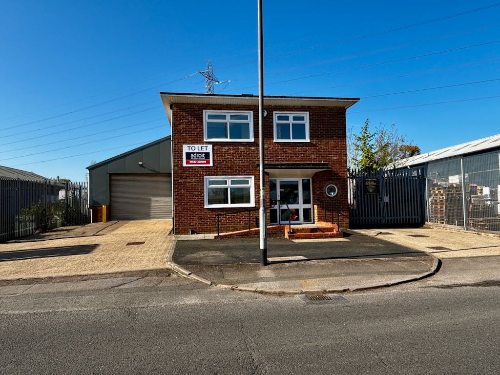 Eastern Avenue Dunstable Industrial Unit For Rent