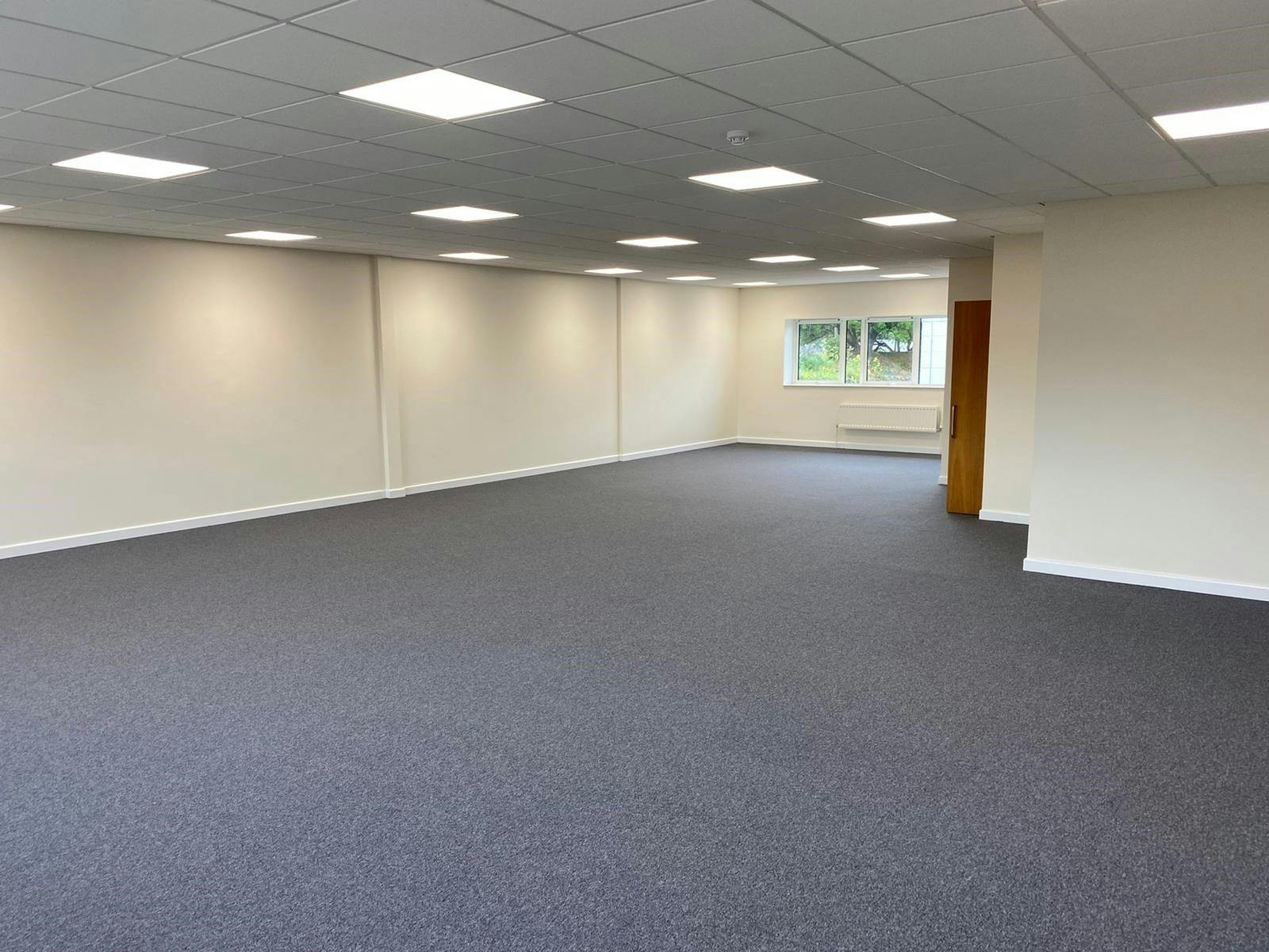 Industrial Unit in Weybridge - photo 2