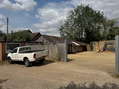 Rear of 112 Piccotts End, Hemel Hempstead, Light Industrial / Open Storage To Let / For Sale - IMG_5781.jpeg