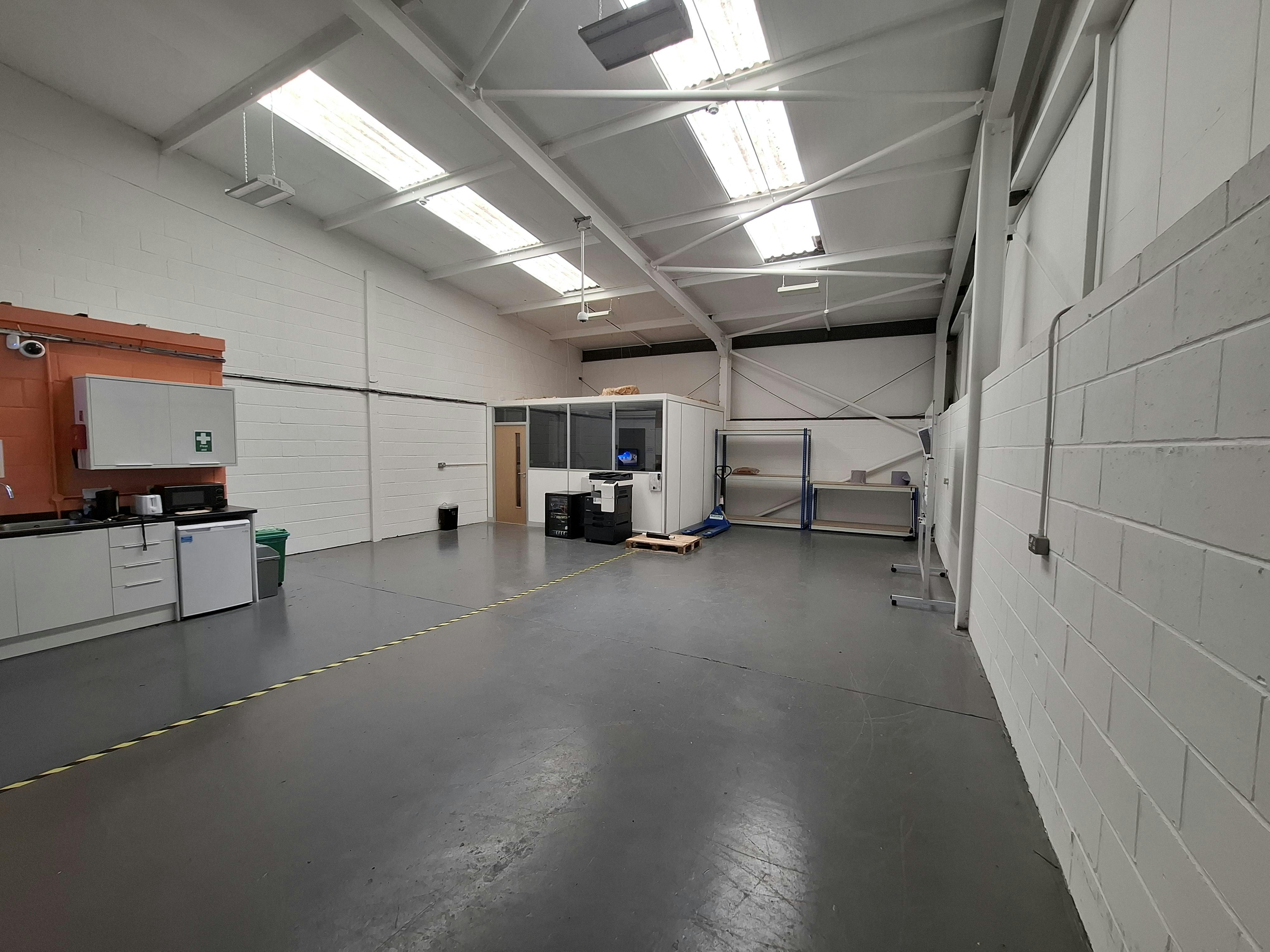 Industrial Unit in Worcester - photo 2