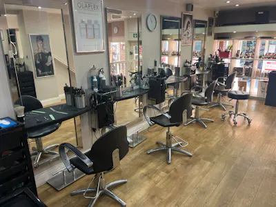 7 Church Walk, Crawley, Retail To Let - WEB IMG_0751.JPG