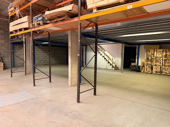 The Warehouse, Aylesbury, Industrial To Let - 20260428_143429000_iOS 1.jpg