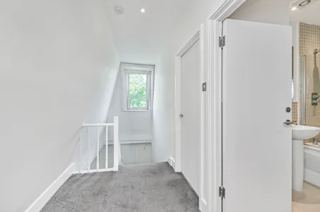 Finborough Road, London, Maisonette To Let - Hallway
