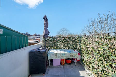 Mixed-Use Freehold, 15-15A Empire Parade, London, Residential / Retail For Sale - Flat 1 15  15a Empire Parade Great Cambridge Road  k02D1sFPiSLDB5swCh0P.jpg