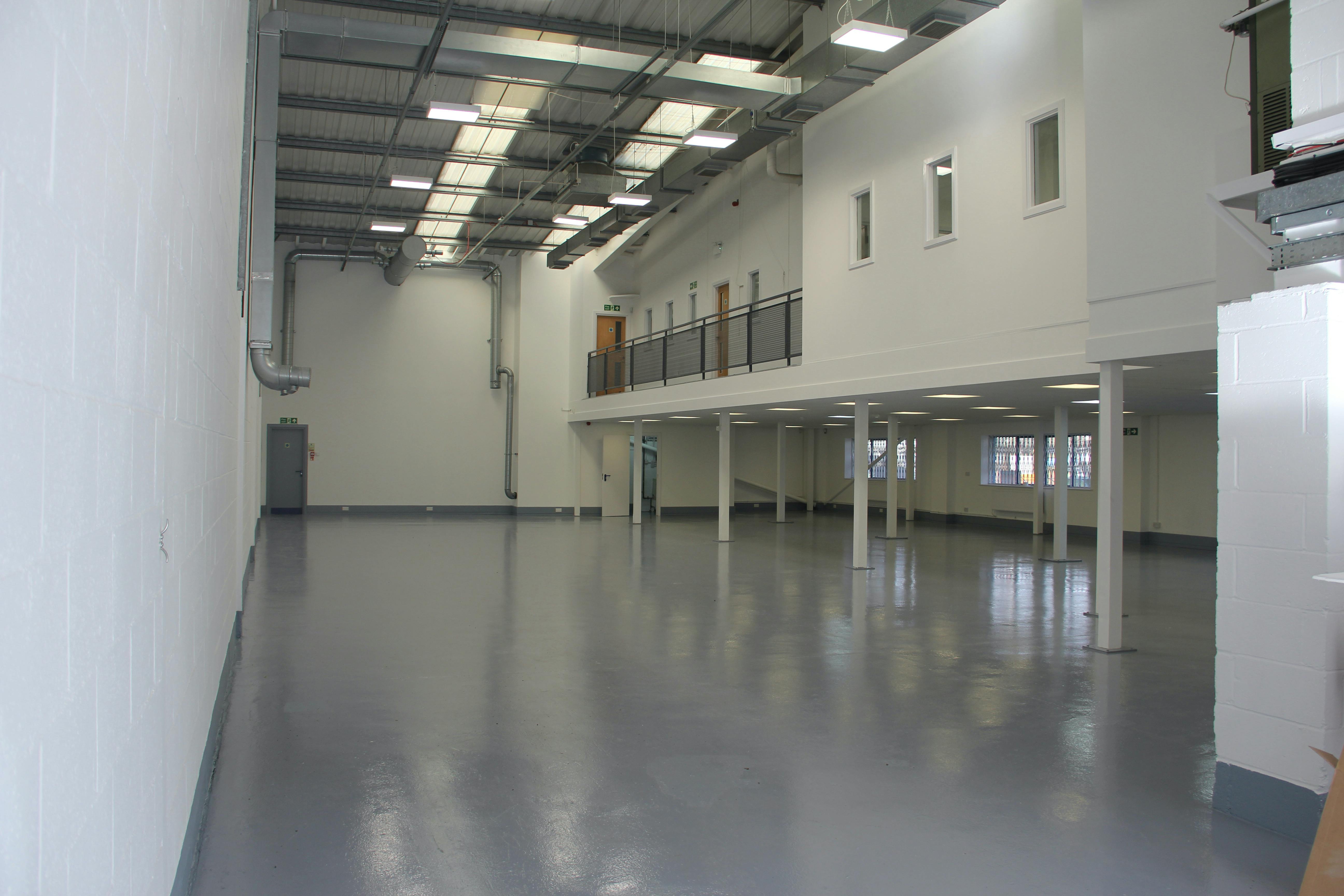 Industrial Unit in London - photo 2