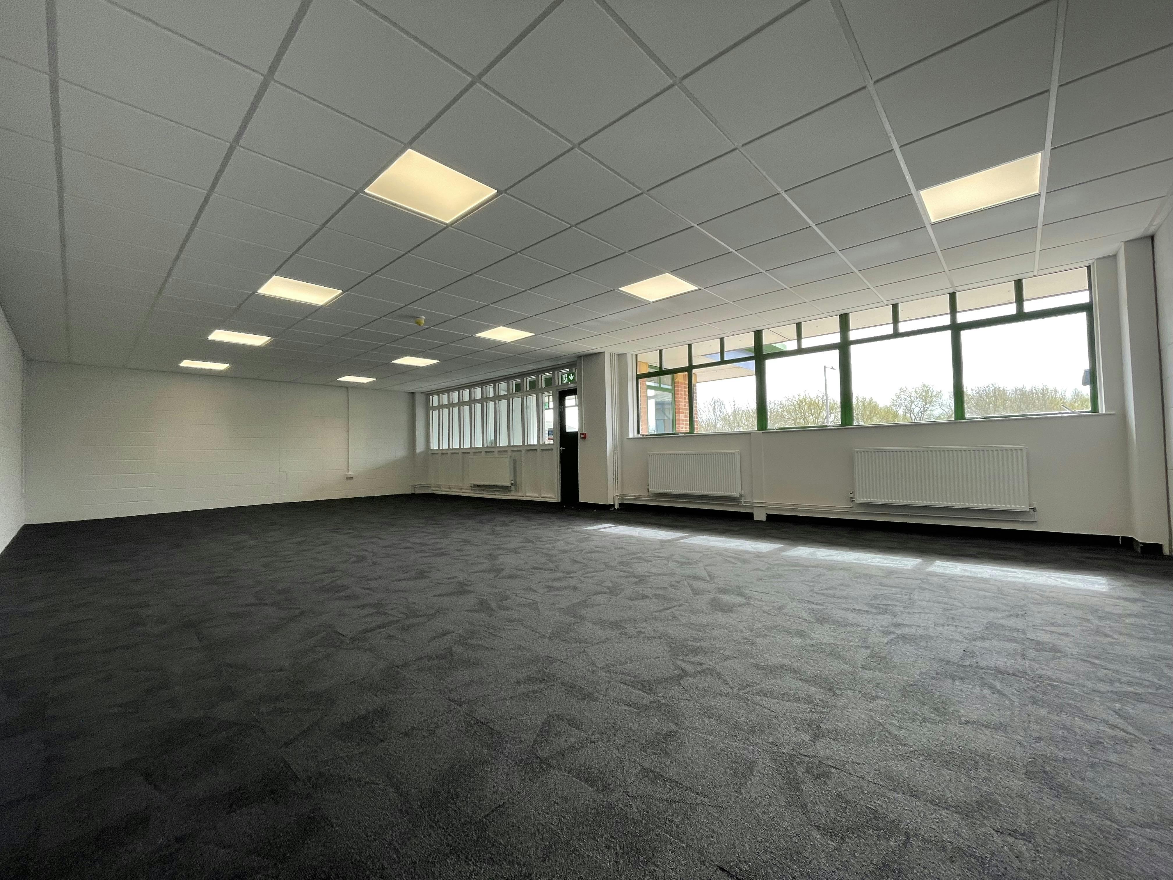 Unit 14, County Park, Shrivenham Road, Swindon, Industrial To Let - IMG_9862.jpg