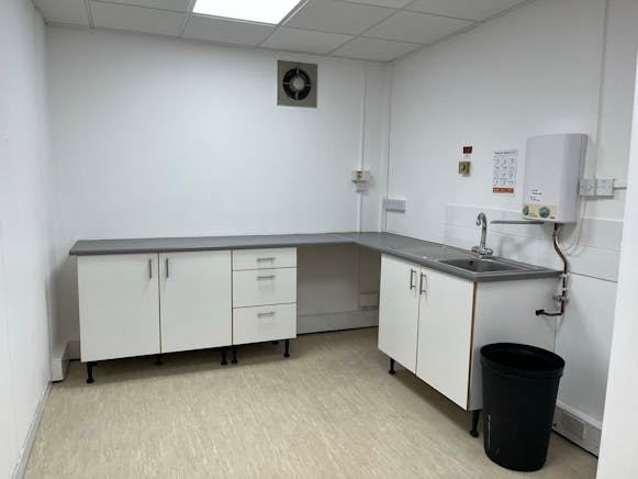 Suite 4, Tower House, Aylesbury, Offices To Let - IMG_8181.JPEG