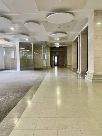 Former NatWest, One Princes Street, City of London, Leisure / Restaurant / Retail To Let - IMG_0200 002.jpg
