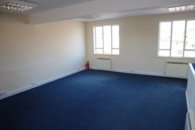 Unit 53 Milford Trading Estate, Reading, Industrial / Warehouse To Let - Milford Road Trading Estate Unit 53 Interior 5.JPG