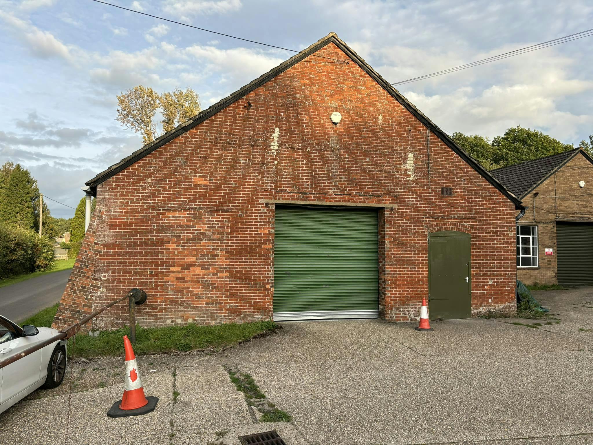 Unit 1 The Old Stick Factory, Chiddingfold, Warehouse & Industrial To Let - 386879583_318784277413734_2984082381215020615_n.jpg