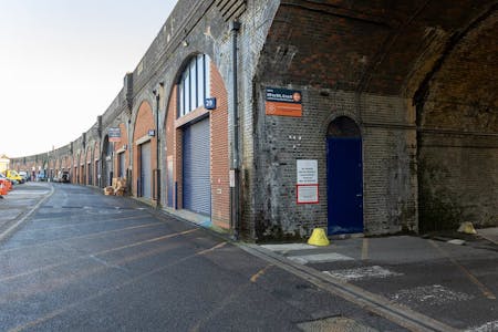 Arch 29 London Stone Industrial Estate, Battersea, Industrial / Office To Let - BAK11058_ARCH_29_LONDON_STONE_WEB 1 access.jpg