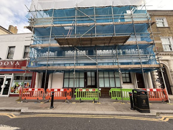 118-120 Guildford Street, Chertsey, Offices / Retail To Let / For Sale - IMG_4908.JPEG