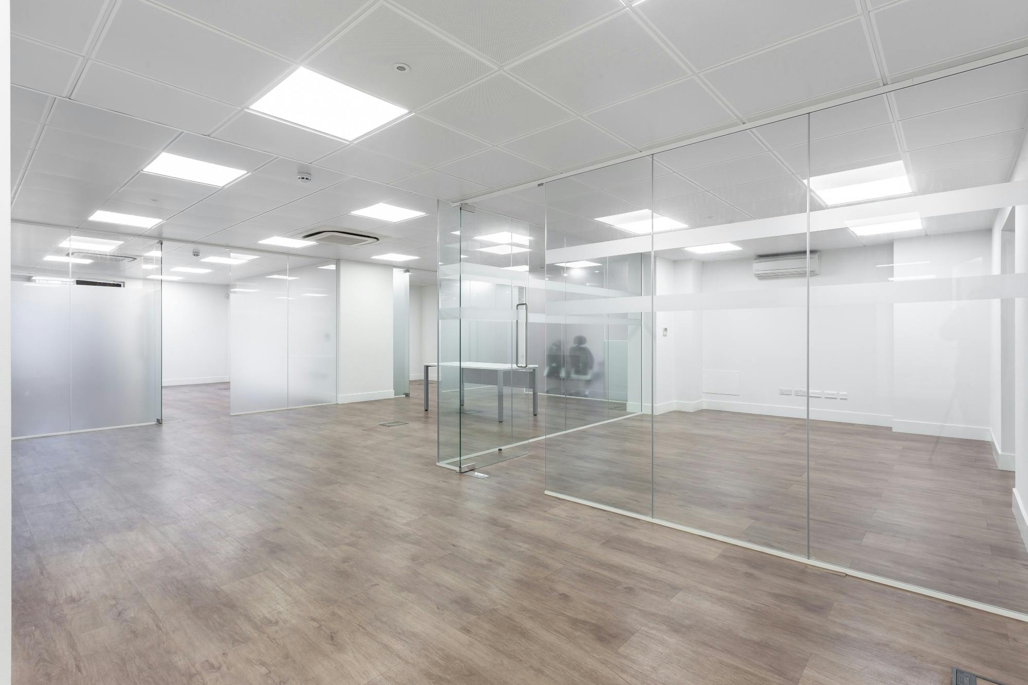 Retail/Shop in Nine Elms - photo 3