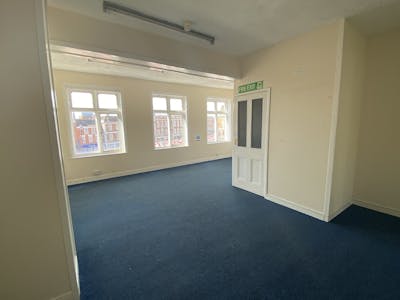 21 Market Place, Newark, Retail To Let - IMG_5951.JPG