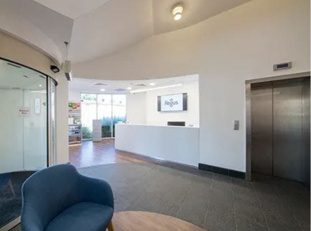 Office in Staines-upon-Thames - photo 2