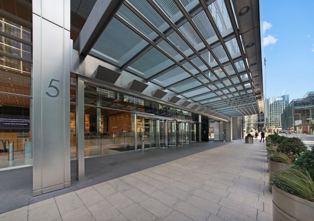 5 Canada Square, London, Office To Let - 5 Canada Square entrance