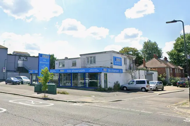 Northfield House, 128 Boston Road, Hanwell, Industrial / Retail To Let - External Photograph - 128 Boston Rd.jpg