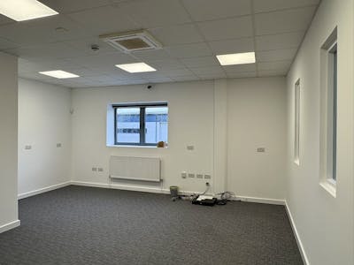 Unit C, 33 The Ridgeway, Iver, Industrial / Warehouse To Let - IMG_7434.JPEG