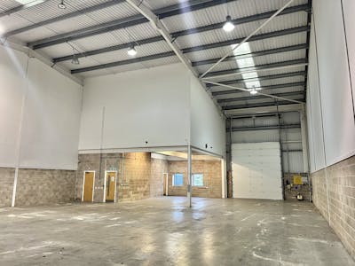 6 Langley Park, Langley, Warehouse To Let - 6 Langley - Warehouse 4.jpg