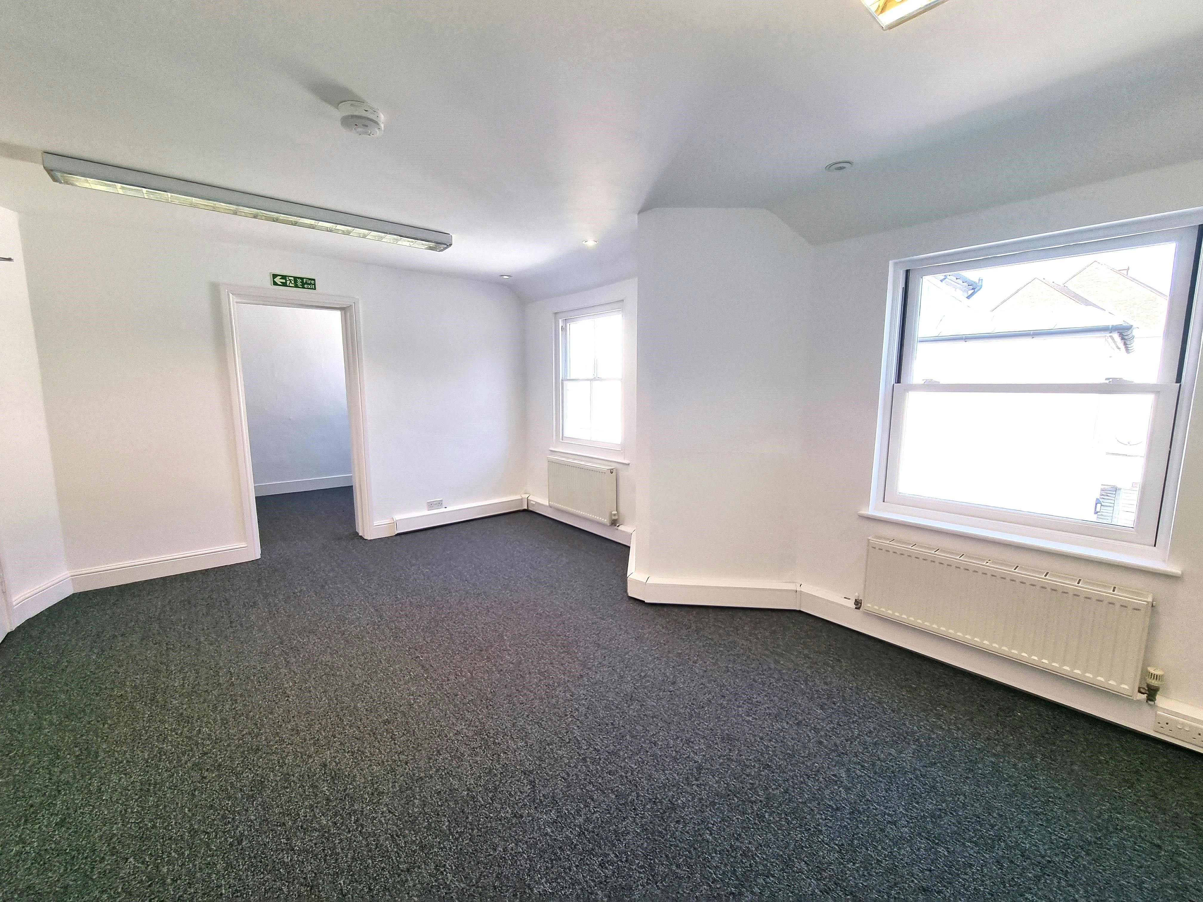 1st Floor Rear, 22 London Road, Horsham, Office To Let - 20240509_112635.jpg