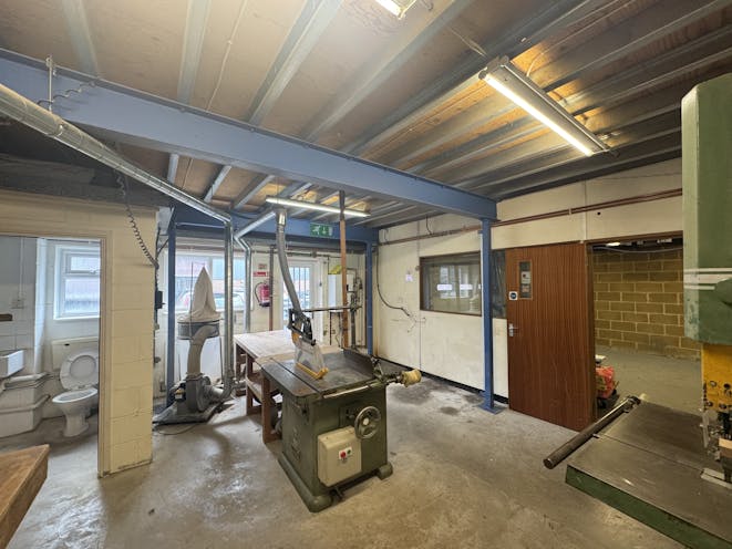 Unit 40, Leatherhead, Warehouse & Industrial To Let - IMG_6292.jpg