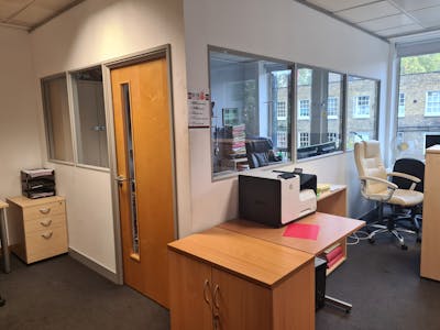 ATRIUM COURT: 2025 Sq Ft, 15-17 Jockey's Fields, London, Office To Let - 20201030_123128.jpg