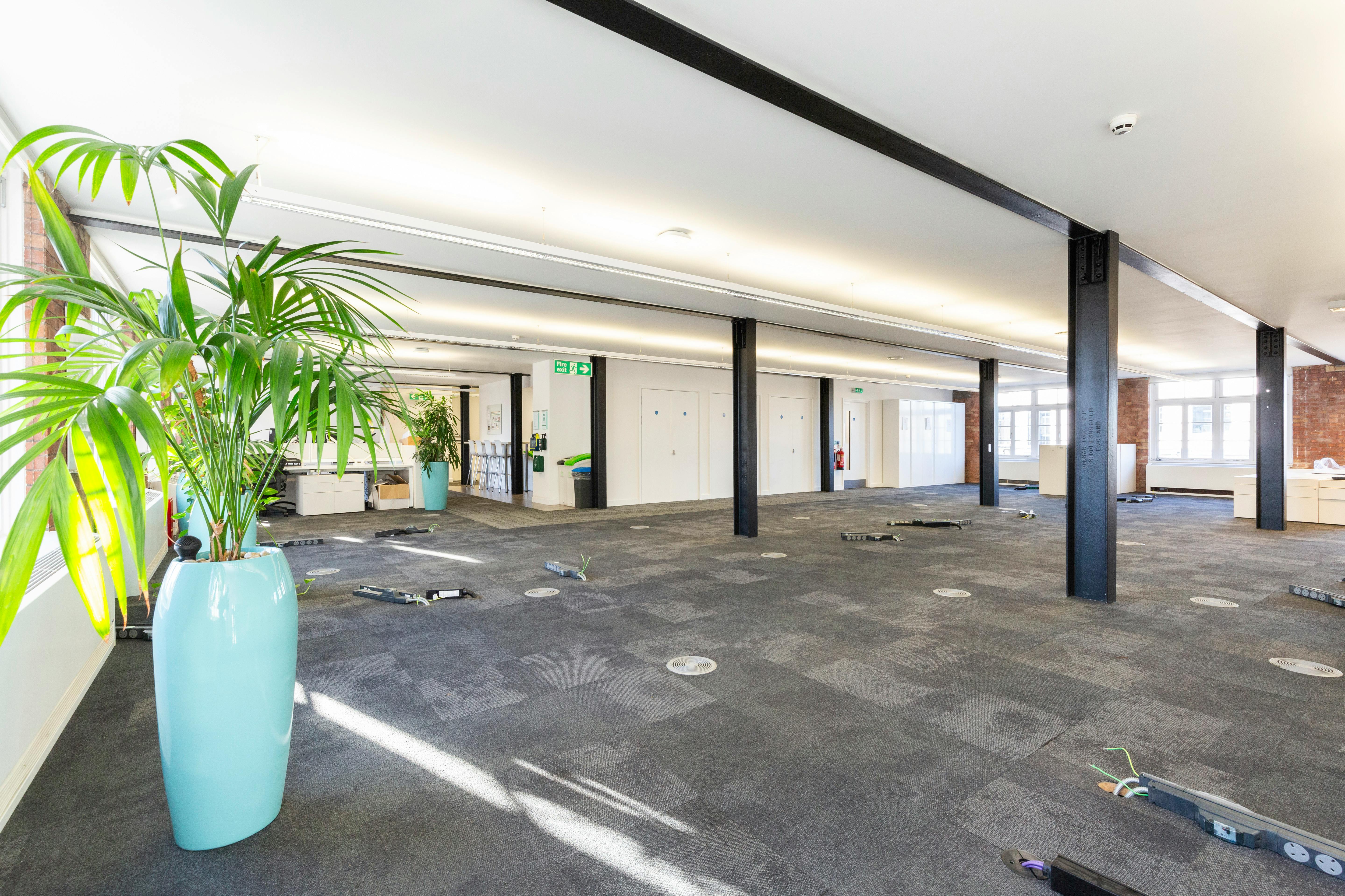 Office in London - photo 2