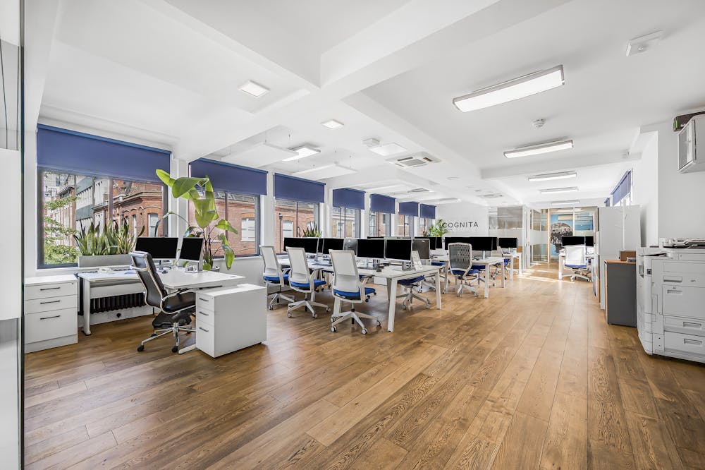 41-42 Eastcastle Street - office 2.jpg
