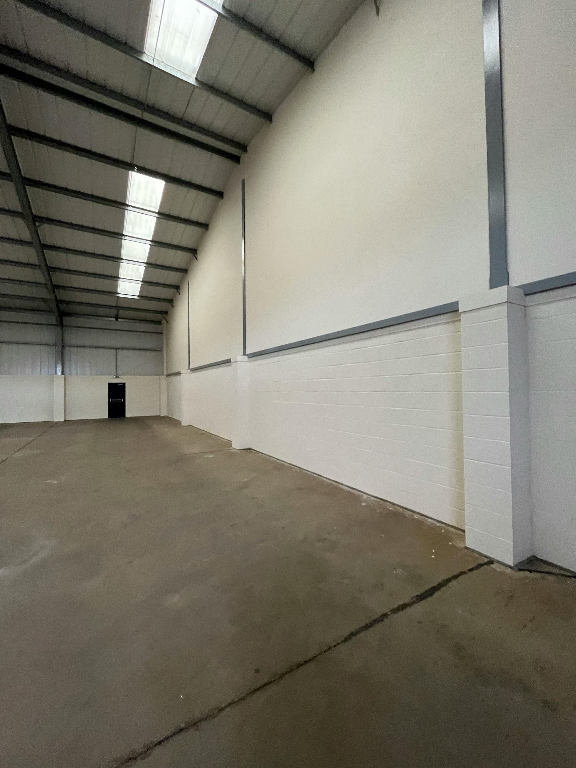 25 Vale Industrial Estate, Southern Road, Aylesbury, Industrial / Industrial To Let - Unit 25 Internal 2.jpg