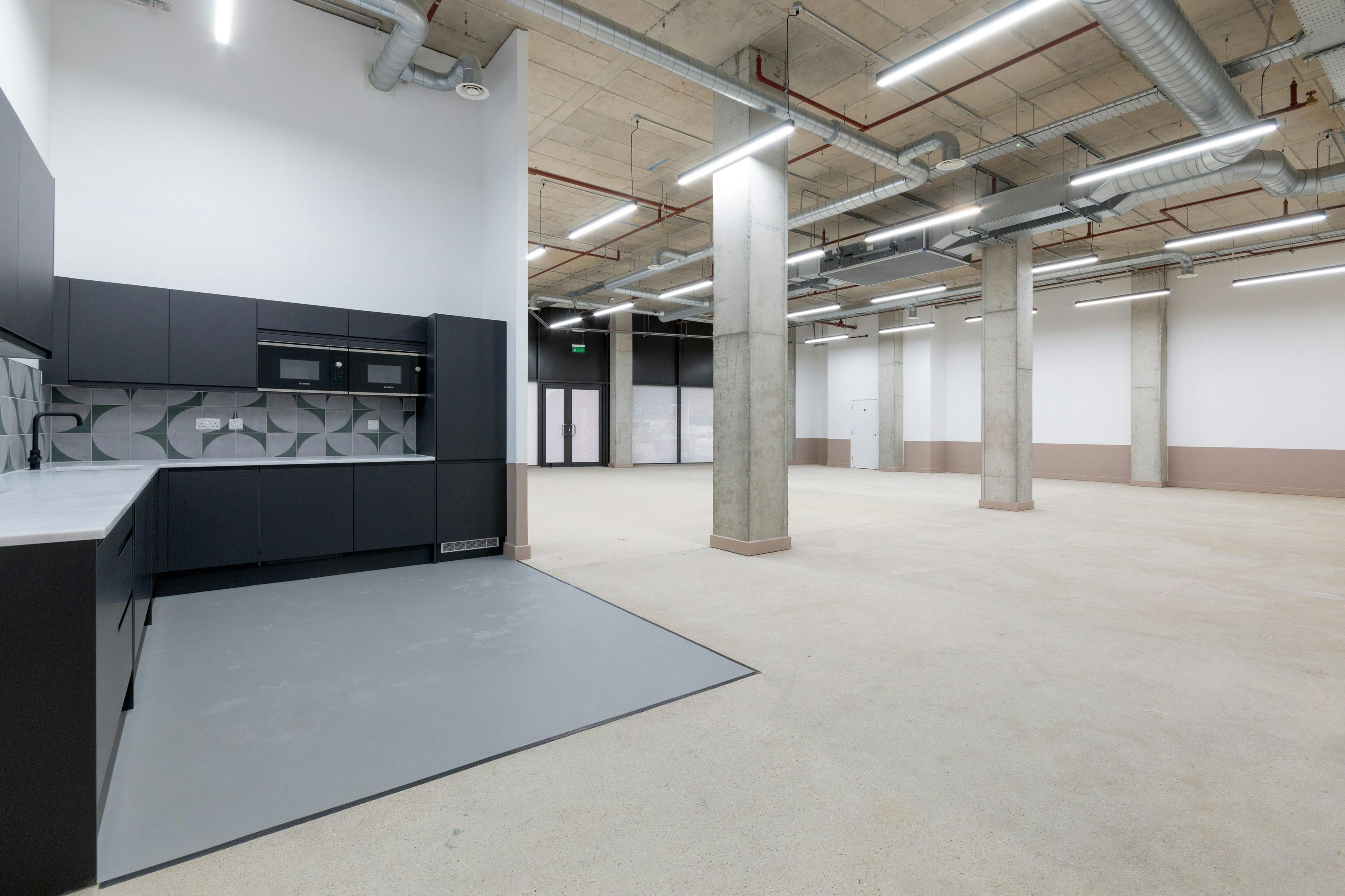 Industrial Unit in London - photo 3