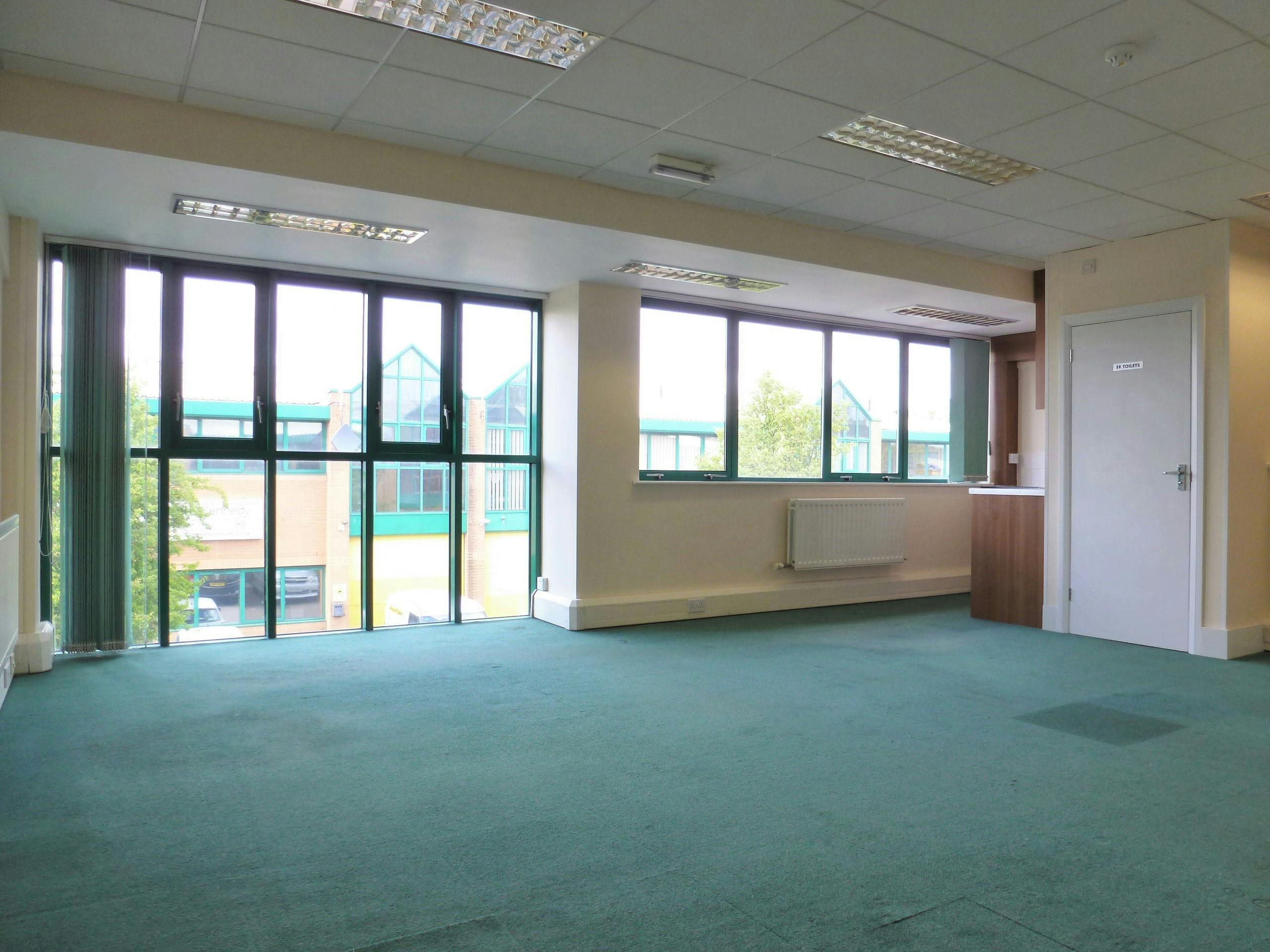 1st Fl. Office, 4 Brickfields Industrial Park, Bracknell, Offices To Let - Internal 1.JPG