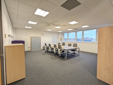 Part 3rd Floor, 59 Clarendon Road, Watford, Office To Let - PXL_20231215_105000930.jpg