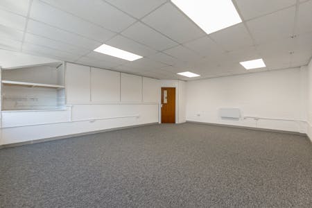 Unit 12, Vale Industrial Estate, Aylesbury, Industrial To Let - 88182_Unit12TheValeIndustrialCentr 11.jpg