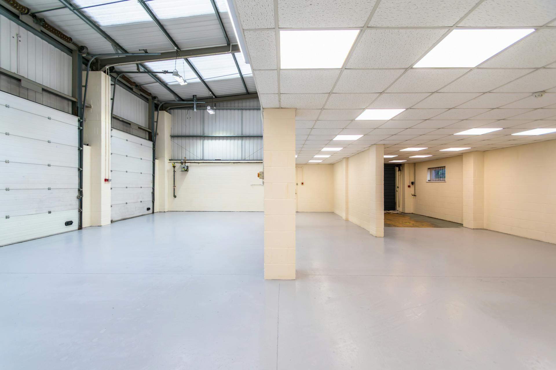 Retail/Shop in Dorchester - photo 2