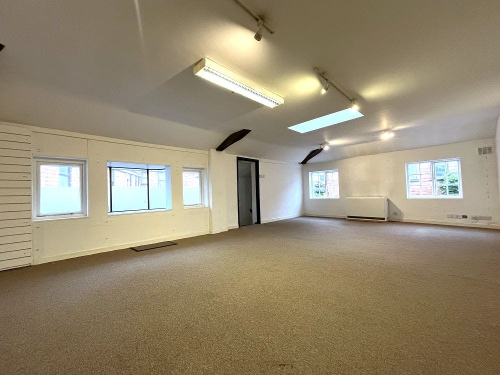 4 White lion walk, Banbury, Residential Conversion / Retail For Sale - image00016.jpg