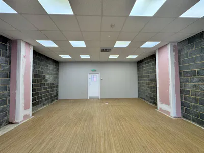 50 Wedgewood Street, Aylesbury, Retail To Let - 20260805_113439000_iOS 3.jpg