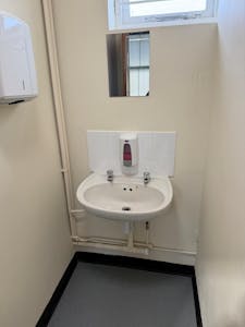 Unit 16, Vale Industrial Centre, Aylesbury, Industrial To Let - IMG_7254.JPG