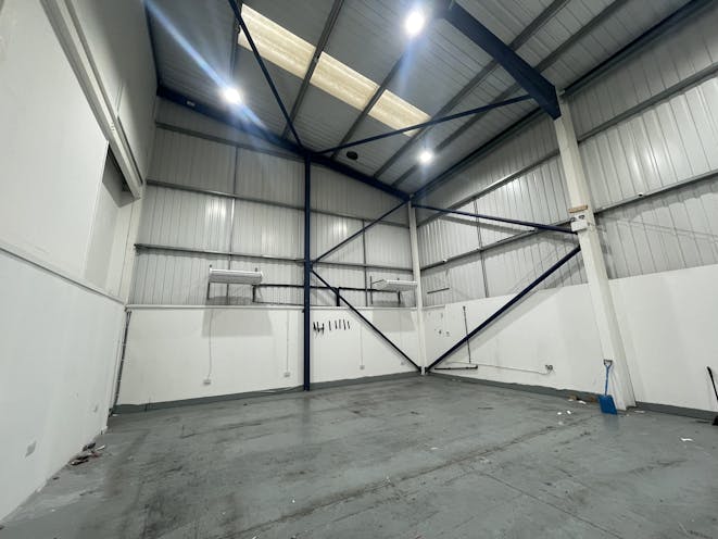 Unit 5 Vale Industrial Park, 170 Rowan Road, London, Mitcham, Warehouse & Industrial To Let - IMG_2857.jpg