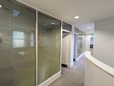 23 King Street, Watford, Office For Sale - PXL_20251210_102534442.jpg