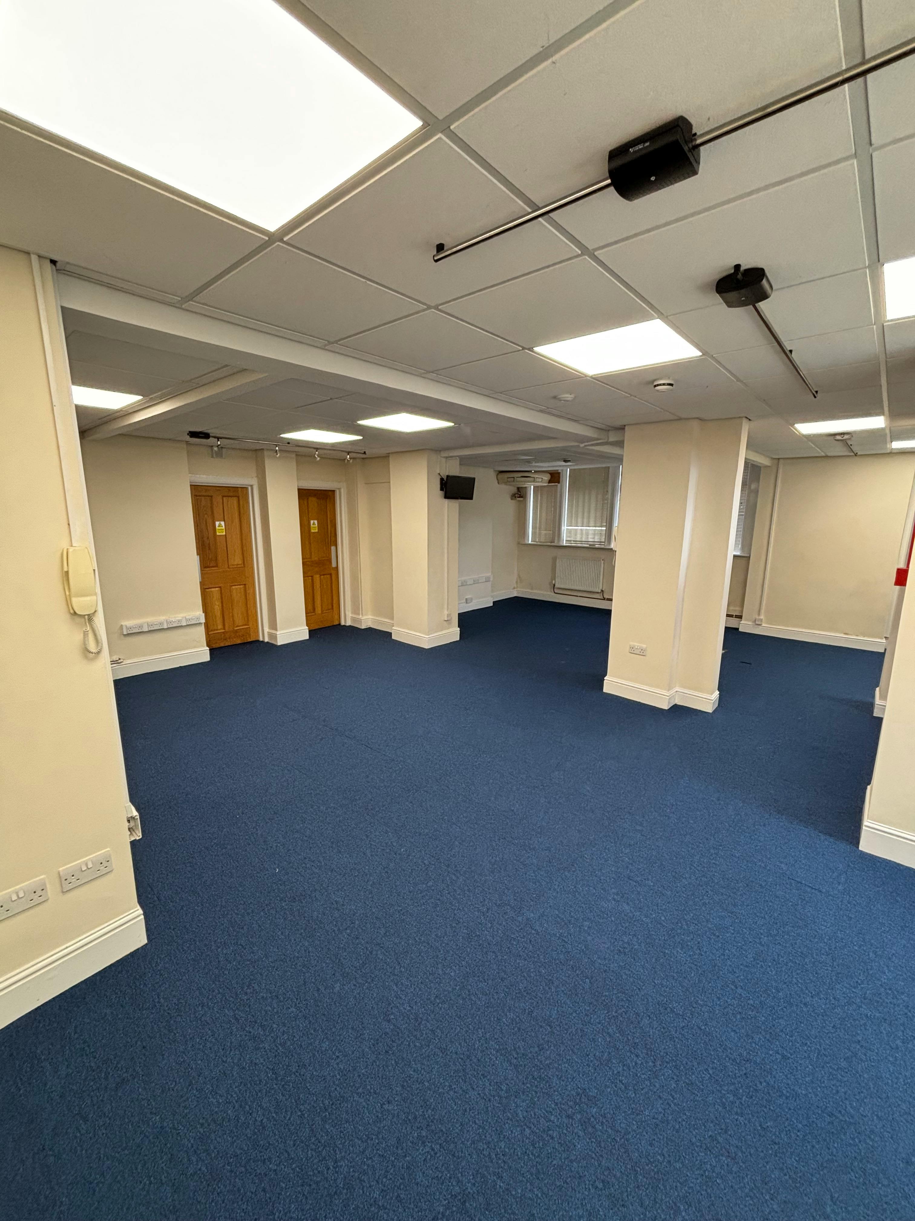 Ground Floor, 70 Waters Green, Macclesfield, Offices / Retail To Let - IMG_5437.jpg