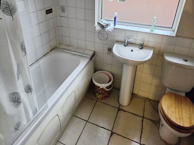 146 Sutton Road, Southend-on-Sea, Residential Flat / Retail To Let - 6b30fca9-WhatsApp 20Image 202026-02-02 20at 2016.33.58 20 282 29.jpeg