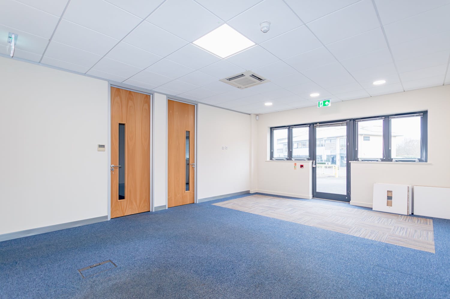 Office in Lymington - photo 3